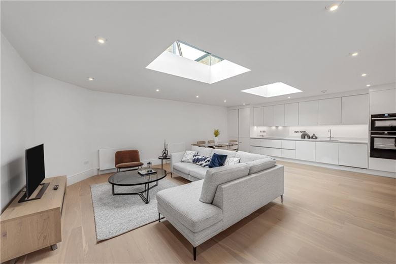 4 bedroom flat, Devonshire Place, Marylebone W1G - Available