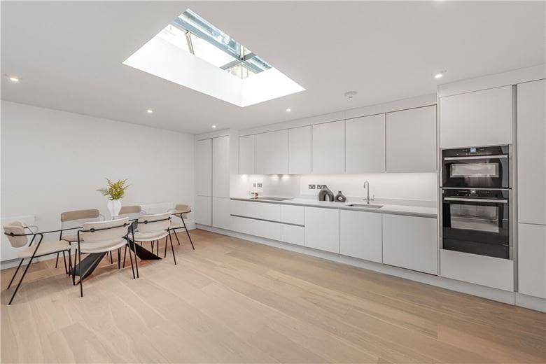 4 bedroom flat, Devonshire Place, Marylebone W1G - Available