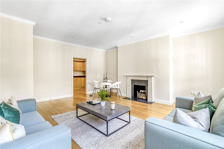 2 bedroom flat, Devonshire Close, Marylebone W1G - Available