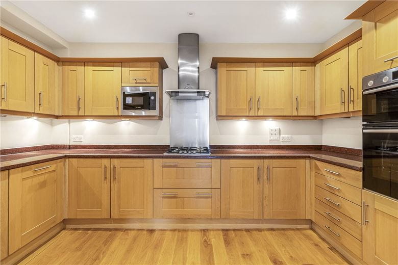 2 bedroom flat, Devonshire Close, Marylebone W1G - Available