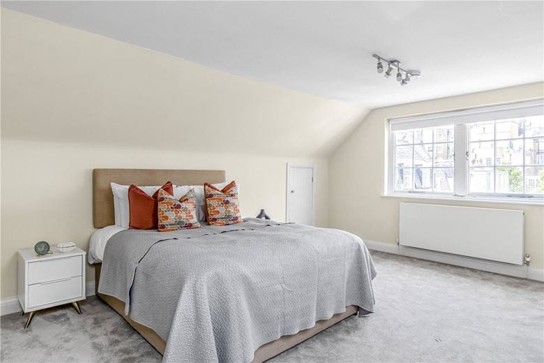 2 bedroom flat, Devonshire Close, Marylebone W1G - Available