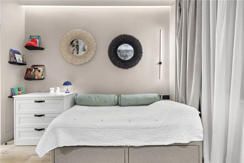 2 bedroom flat, Portland Place, Marylebone W1B - Available