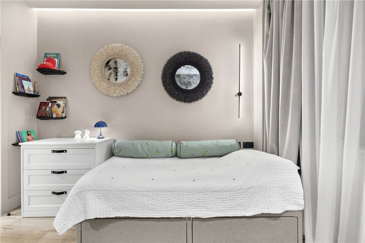 2 bedroom flat, Portland Place, Marylebone W1B - Available