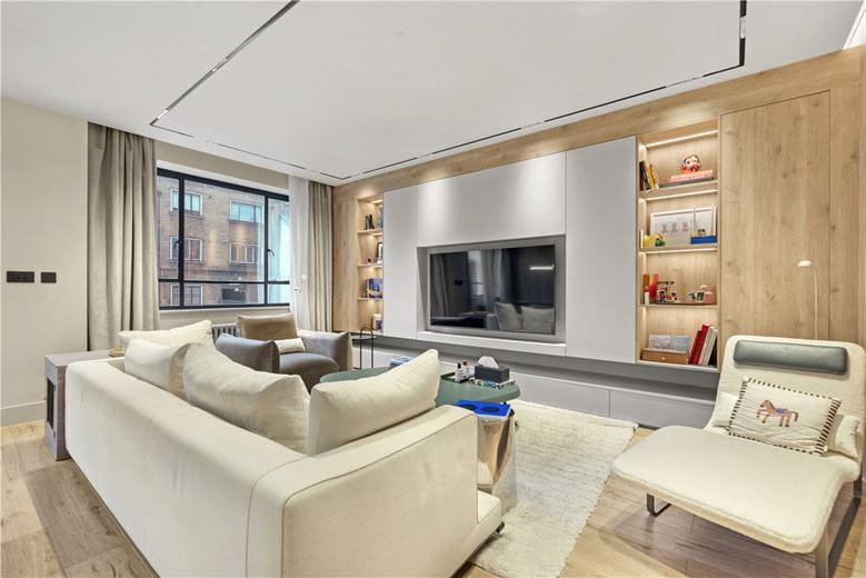 2 bedroom flat, Portland Place, Marylebone W1B - Available