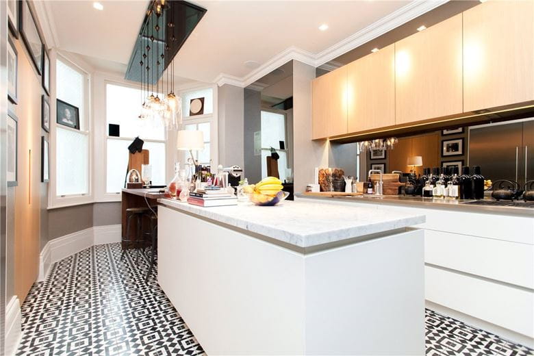 4 bedroom flat, Welbeck Street, London W1G - Available