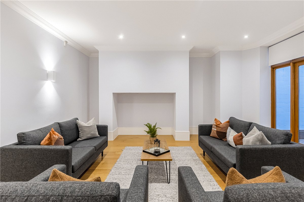 2 bedroom flat, Devonshire Place, Marylebone W1G - Available