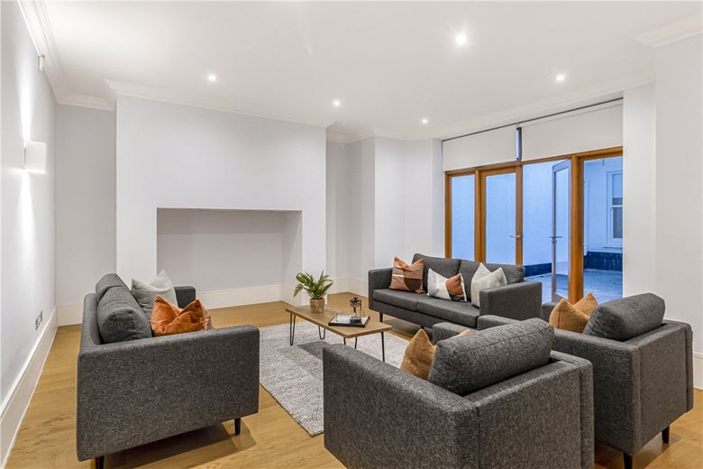 2 bedroom flat, Devonshire Place, Marylebone W1G - Available