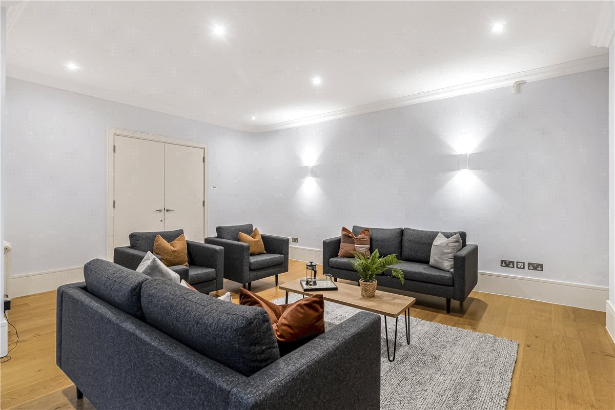 2 bedroom flat, Devonshire Place, Marylebone W1G - Available