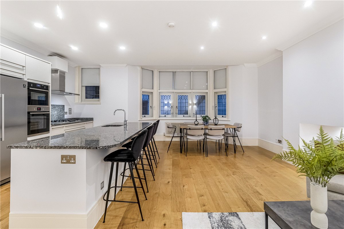 2 bedroom flat, Devonshire Place, Marylebone W1G - Available