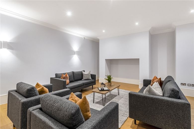 2 bedroom flat, Devonshire Place, Marylebone W1G - Available