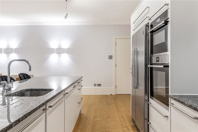 2 bedroom flat, Devonshire Place, Marylebone W1G - Available