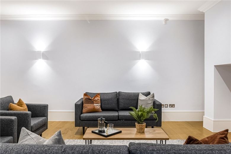 2 bedroom flat, Devonshire Place, Marylebone W1G - Available