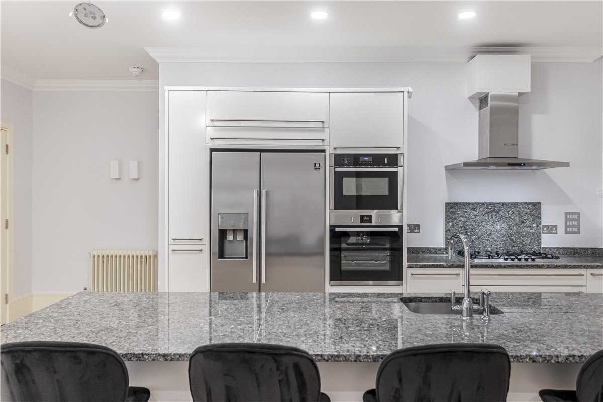 2 bedroom flat, Devonshire Place, Marylebone W1G - Available