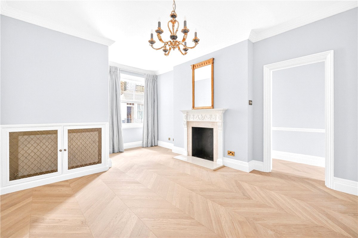 4 bedroom flat, Cumberland Mansions, George Street W1H - Available