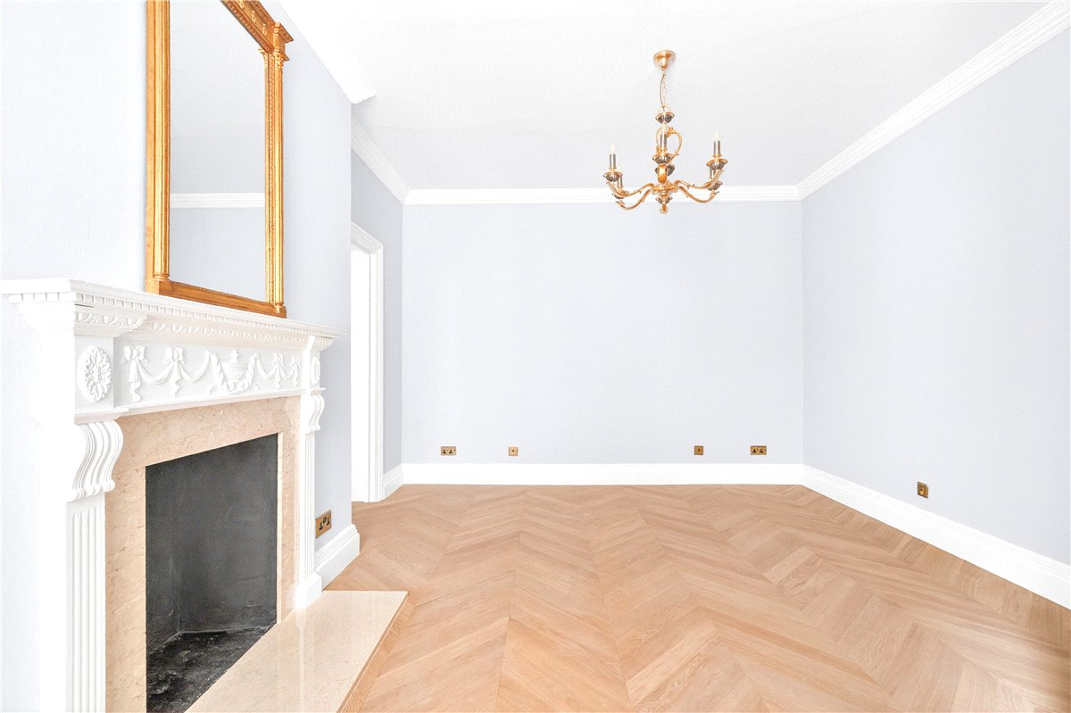 4 bedroom flat, Cumberland Mansions, George Street W1H - Available