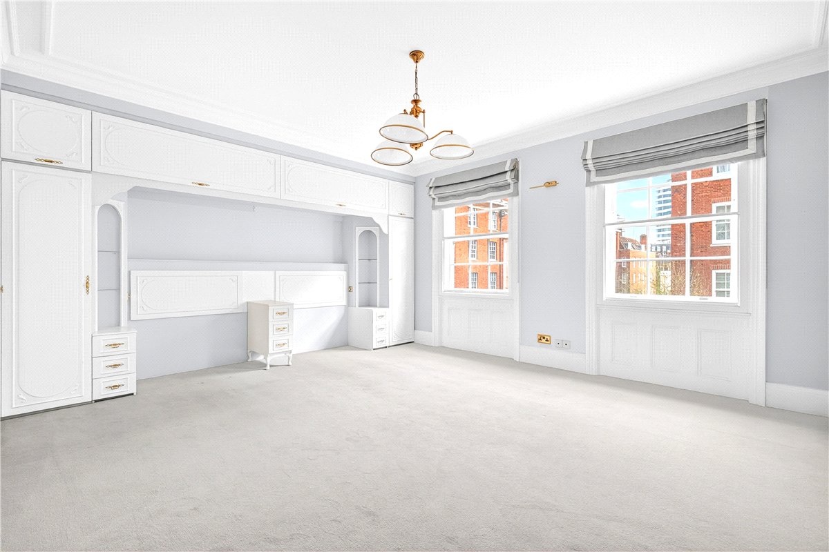 4 bedroom flat, Cumberland Mansions, George Street W1H - Available