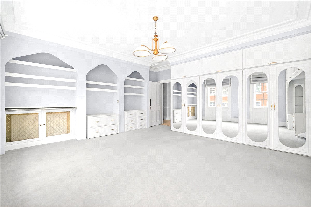 4 bedroom flat, Cumberland Mansions, George Street W1H - Available