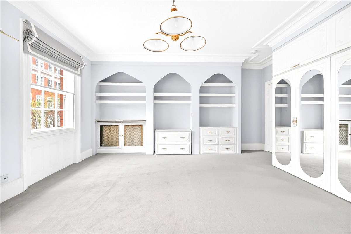 4 bedroom flat, Cumberland Mansions, George Street W1H - Available