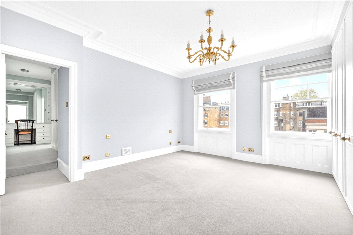 4 bedroom flat, Cumberland Mansions, George Street W1H - Available