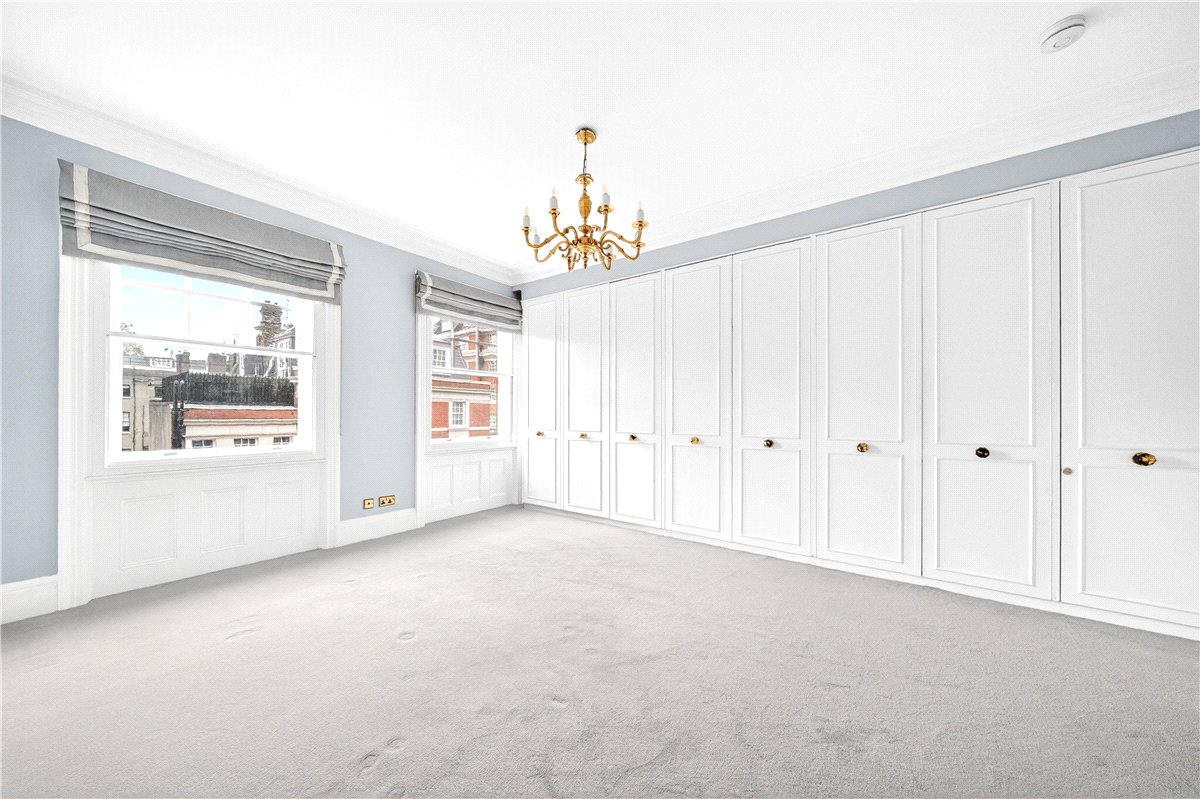4 bedroom flat, Cumberland Mansions, George Street W1H - Available