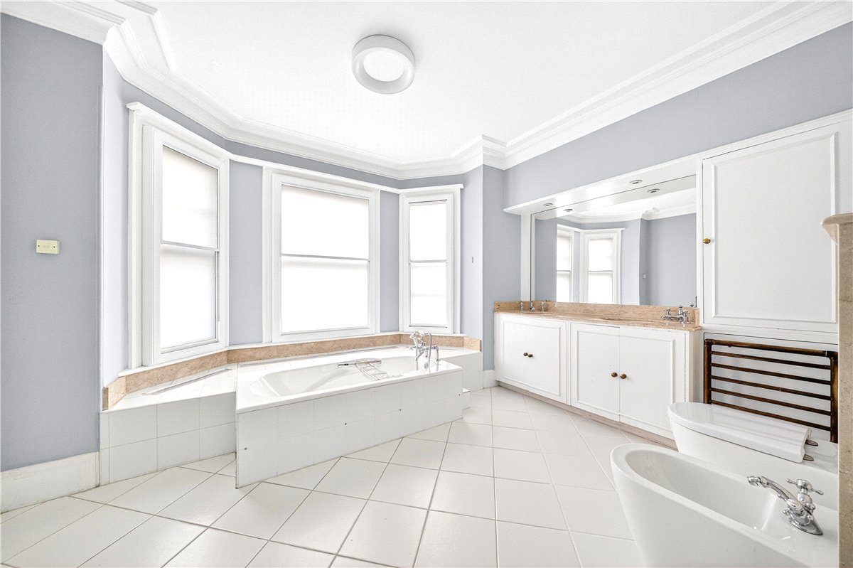 4 bedroom flat, Cumberland Mansions, George Street W1H - Available