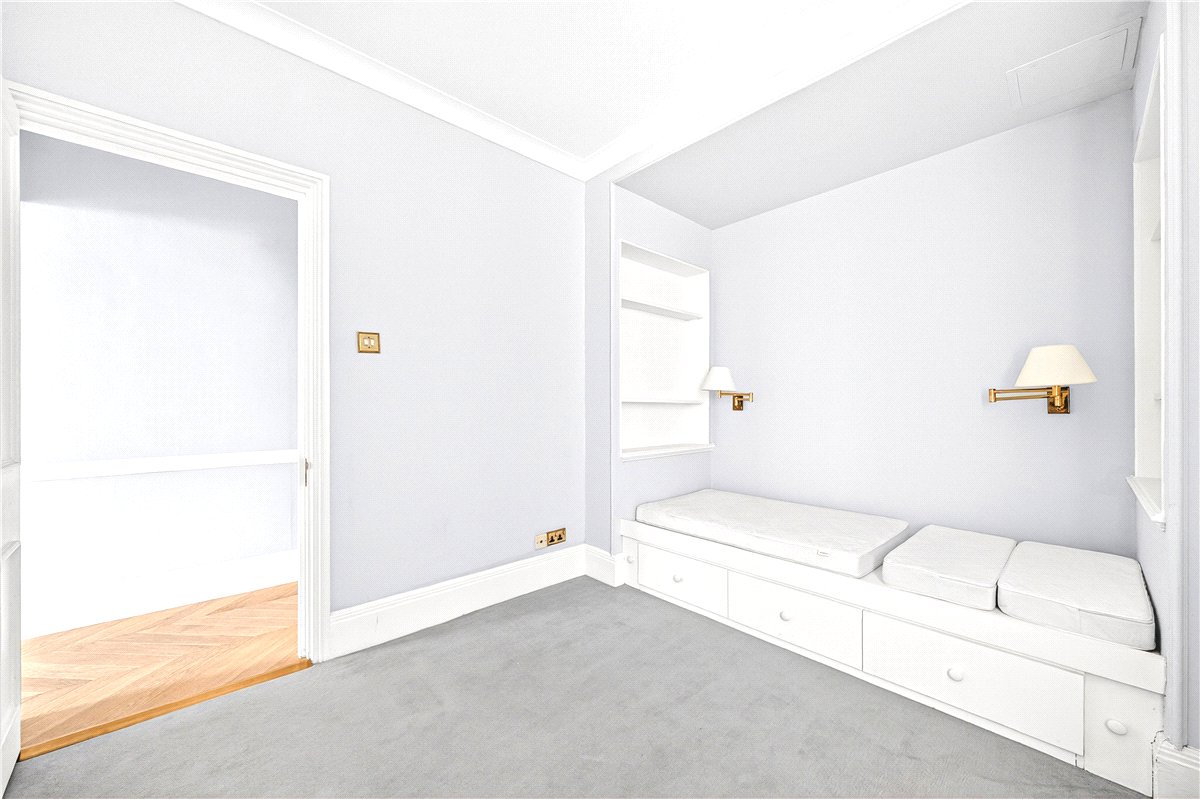 4 bedroom flat, Cumberland Mansions, George Street W1H - Available