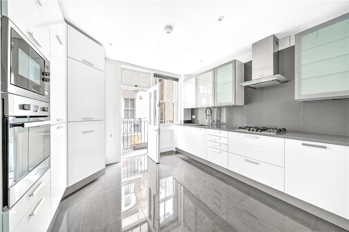 4 bedroom flat, Cumberland Mansions, George Street W1H - Available
