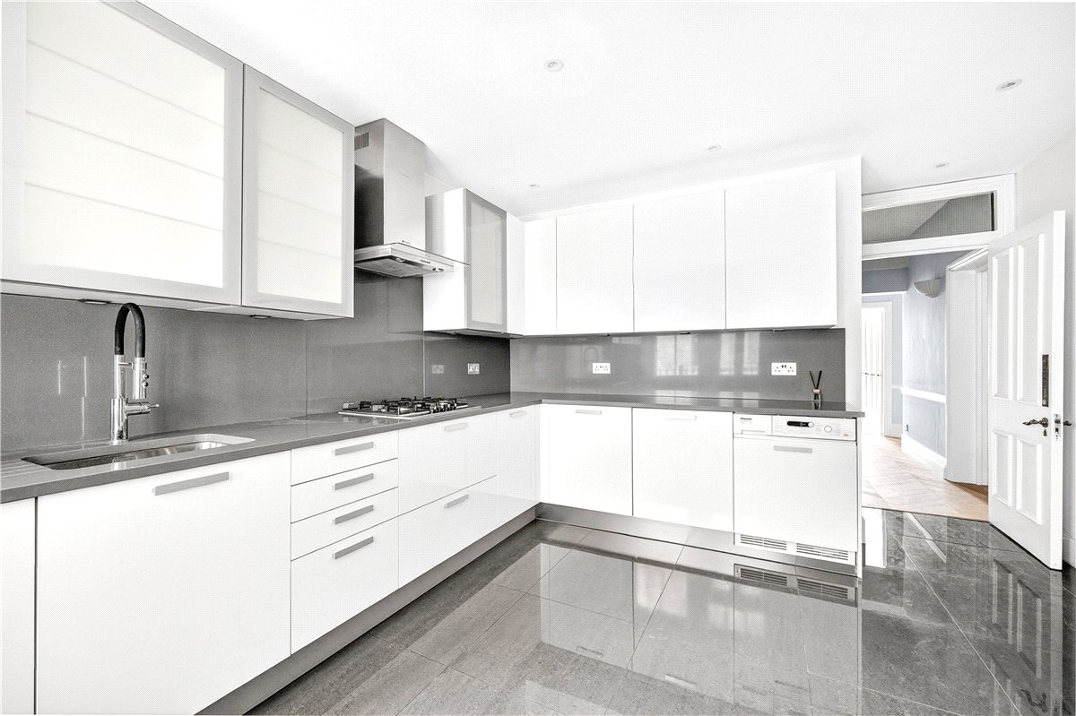 4 bedroom flat, Cumberland Mansions, George Street W1H - Available