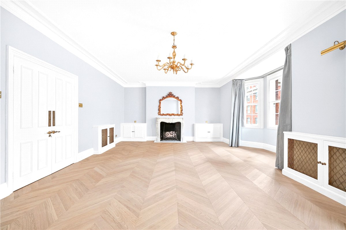 4 bedroom flat, Cumberland Mansions, George Street W1H - Available