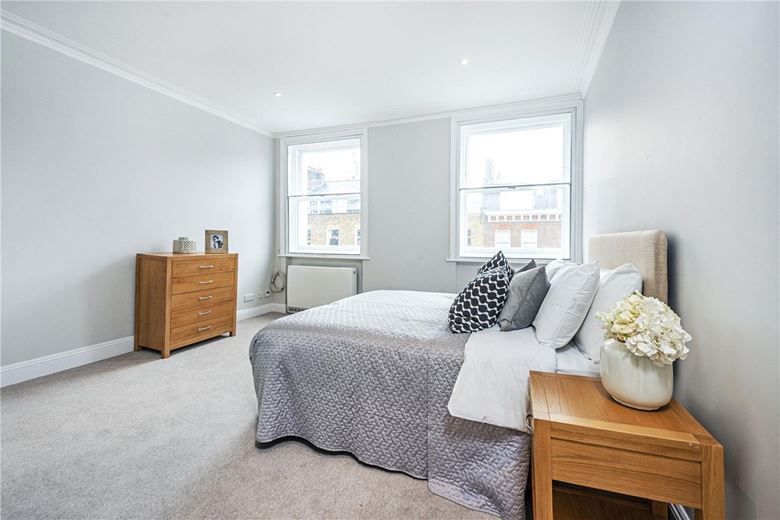 3 bedroom flat, Upper Wimpole Street, Marylebone W1G - Available