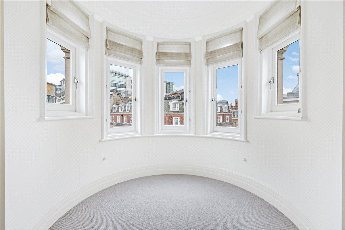 3 bedroom flat, New Cavendish Street, Marylebone W1W - Available