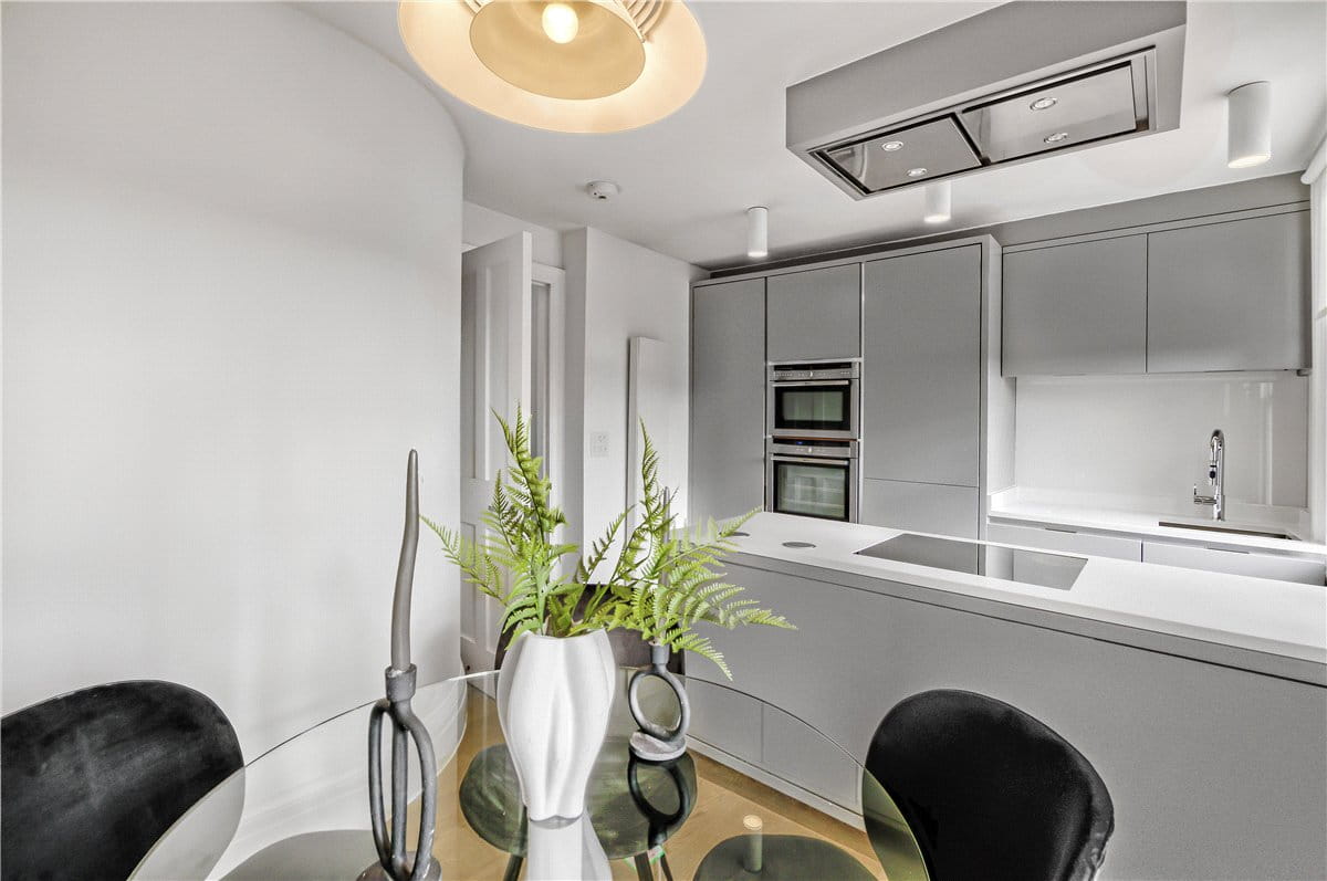 2 bedroom flat, New Cavendish Street, Marylebone W1G - Available