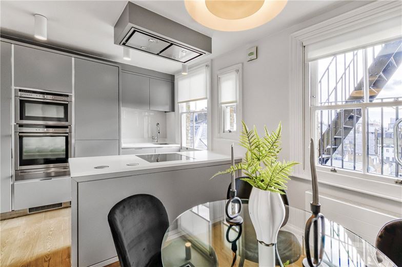 2 bedroom flat, New Cavendish Street, Marylebone W1G - Available