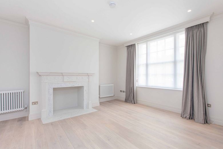 2 bedroom flat, Upper Berkeley Street, Marylebone W1H - Available