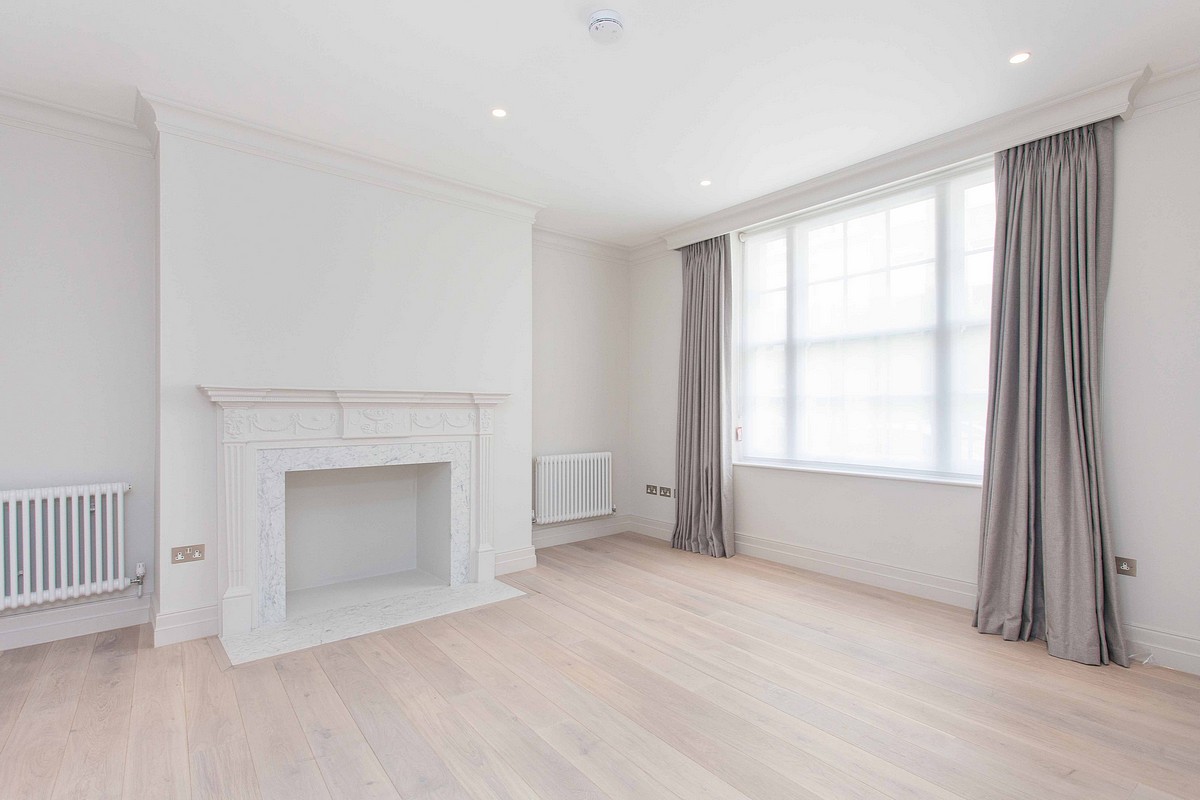 2 bedroom flat, Upper Berkeley Street, Marylebone W1H - Available
