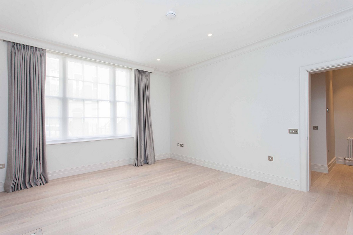 2 bedroom flat, Upper Berkeley Street, Marylebone W1H - Available