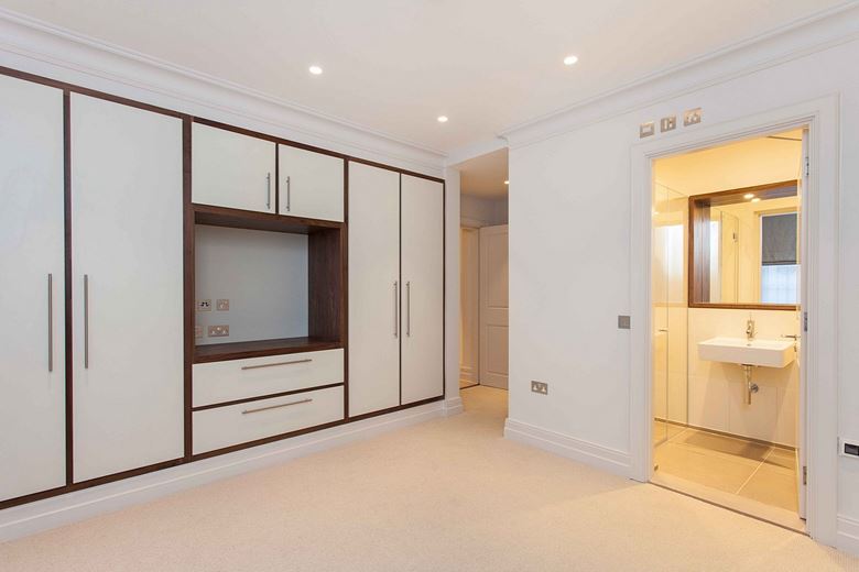 2 bedroom flat, Upper Berkeley Street, Marylebone W1H - Available