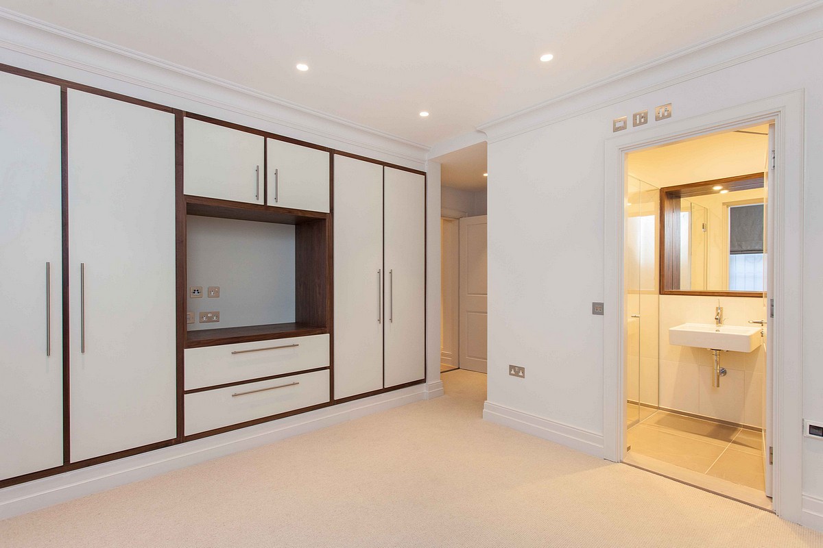 2 bedroom flat, Upper Berkeley Street, Marylebone W1H - Available