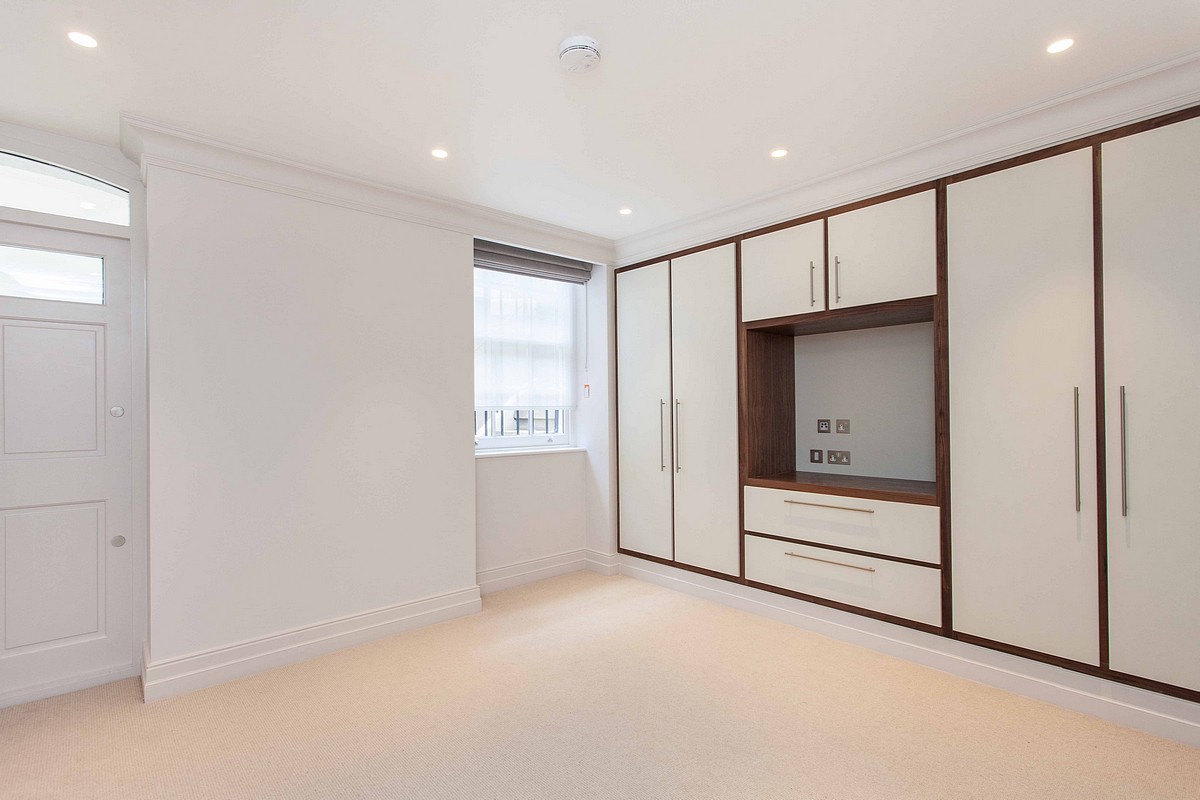 2 bedroom flat, Upper Berkeley Street, Marylebone W1H - Available