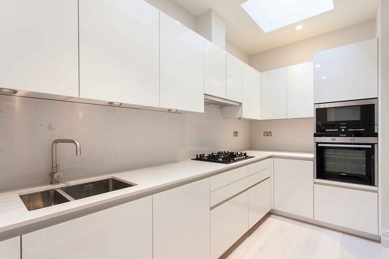 2 bedroom flat, Upper Berkeley Street, Marylebone W1H - Available
