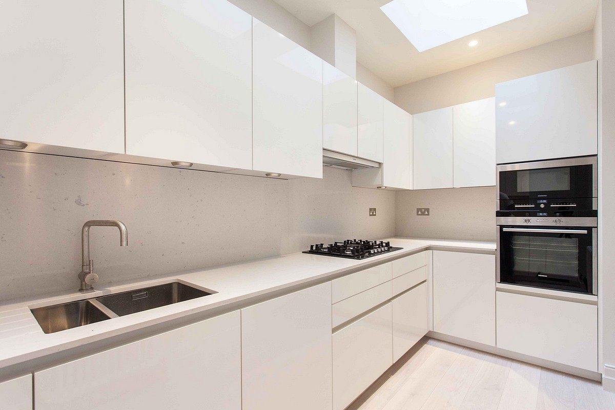 2 bedroom flat, Upper Berkeley Street, Marylebone W1H - Available