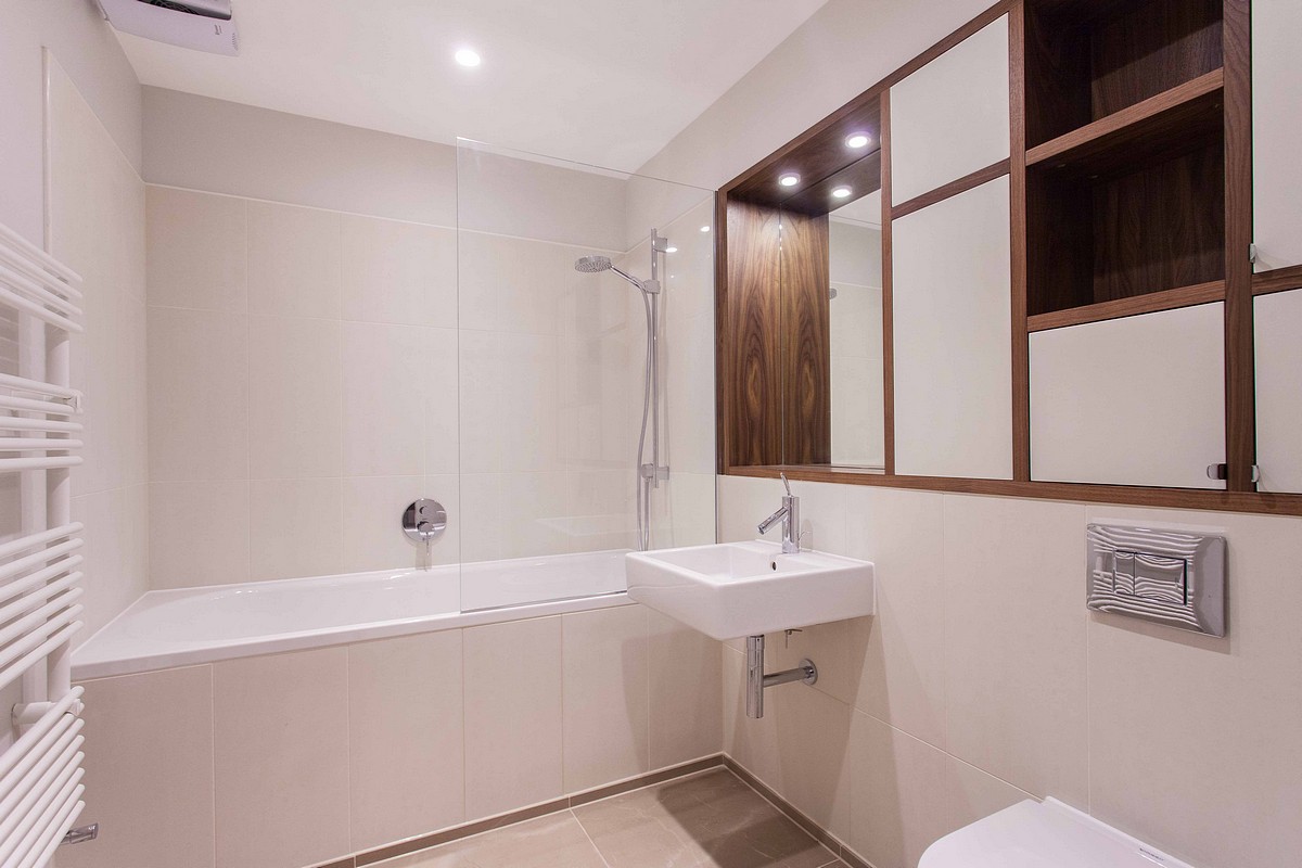 2 bedroom flat, Upper Berkeley Street, Marylebone W1H - Available