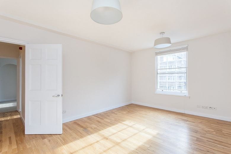 3 bedroom flat, George Street, Marylebone W1H - Available