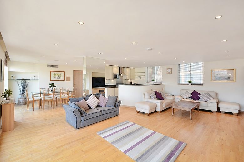2 bedroom flat, James Street, Marylebone W1U - Let Agreed