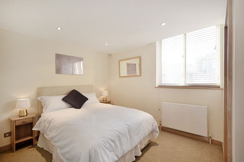 2 bedroom flat, James Street, Marylebone W1U - Let Agreed