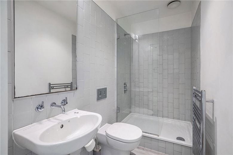 3 bedroom flat, Rathbone Place, Fitzrovia W1T - Available