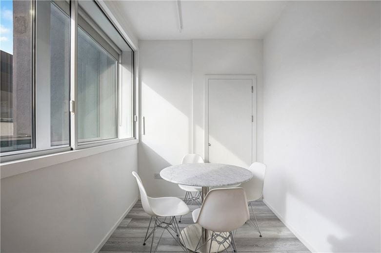 3 bedroom flat, Rathbone Place, Fitzrovia W1T - Available