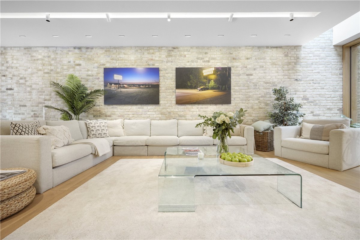 3 bedroom house, Bingham Place, London W1U - Available