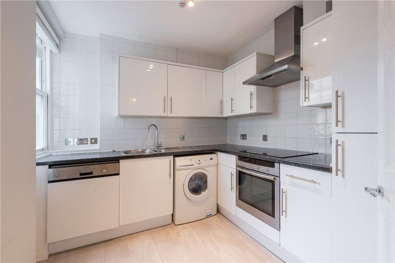 3 bedroom flat, George Street, Marylebone W1H - Available