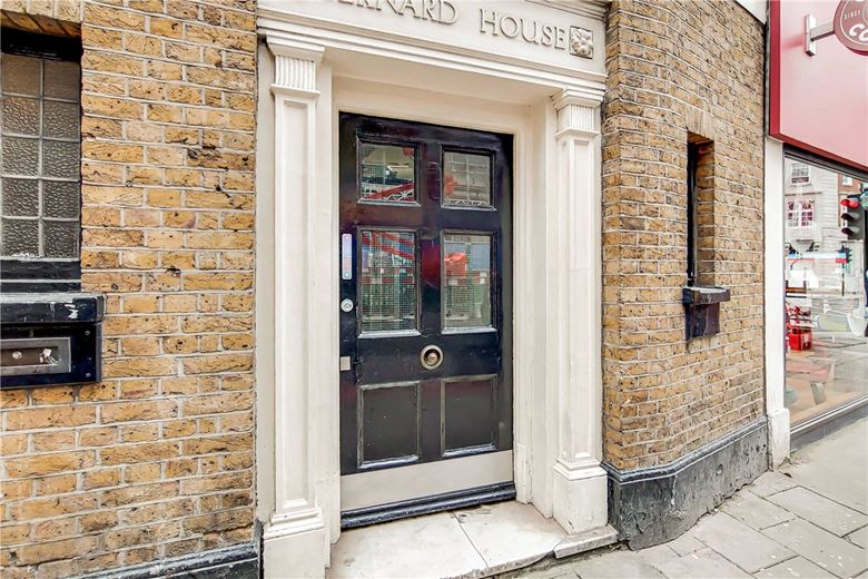 3 bedroom flat, George Street, Marylebone W1H - Available